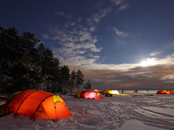 Talvitelttailua Näsijärvellä